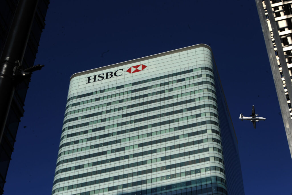 HSBC Fields Anger From Pensioners Amid Plans To Scrap Bankers Bonus Cap The Independent